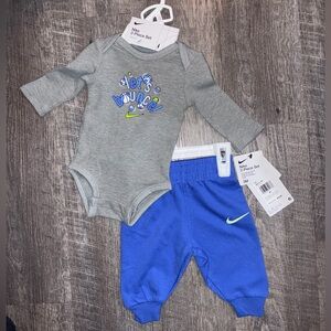 NWT Nike Baby Bodysuit & Pants Set - size 3 months